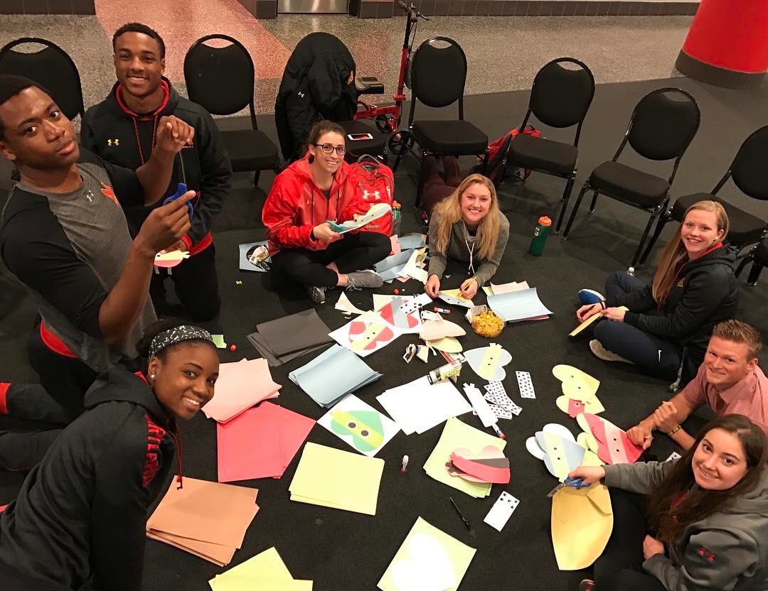 UMDFCA's tweet photo. Making cards for kids in Children's Hospital at huddle last night #umdfca #giveback https://t.co/xMFPgfWjpJ