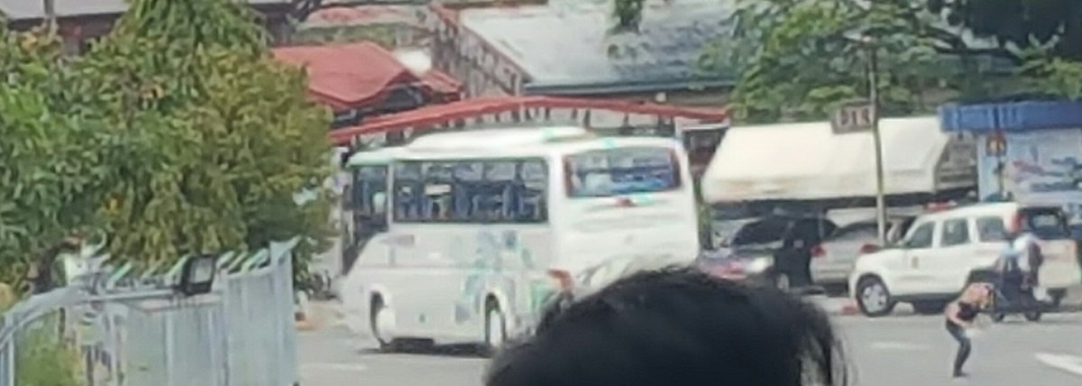 sheiwol's tweet photo. So there they are. Hahaha! I hope they heard shawols calling SHINee. I only saw Jonghyun and Jinki. They were at the right side of that bus. https://t.co/dqaREK3JvO