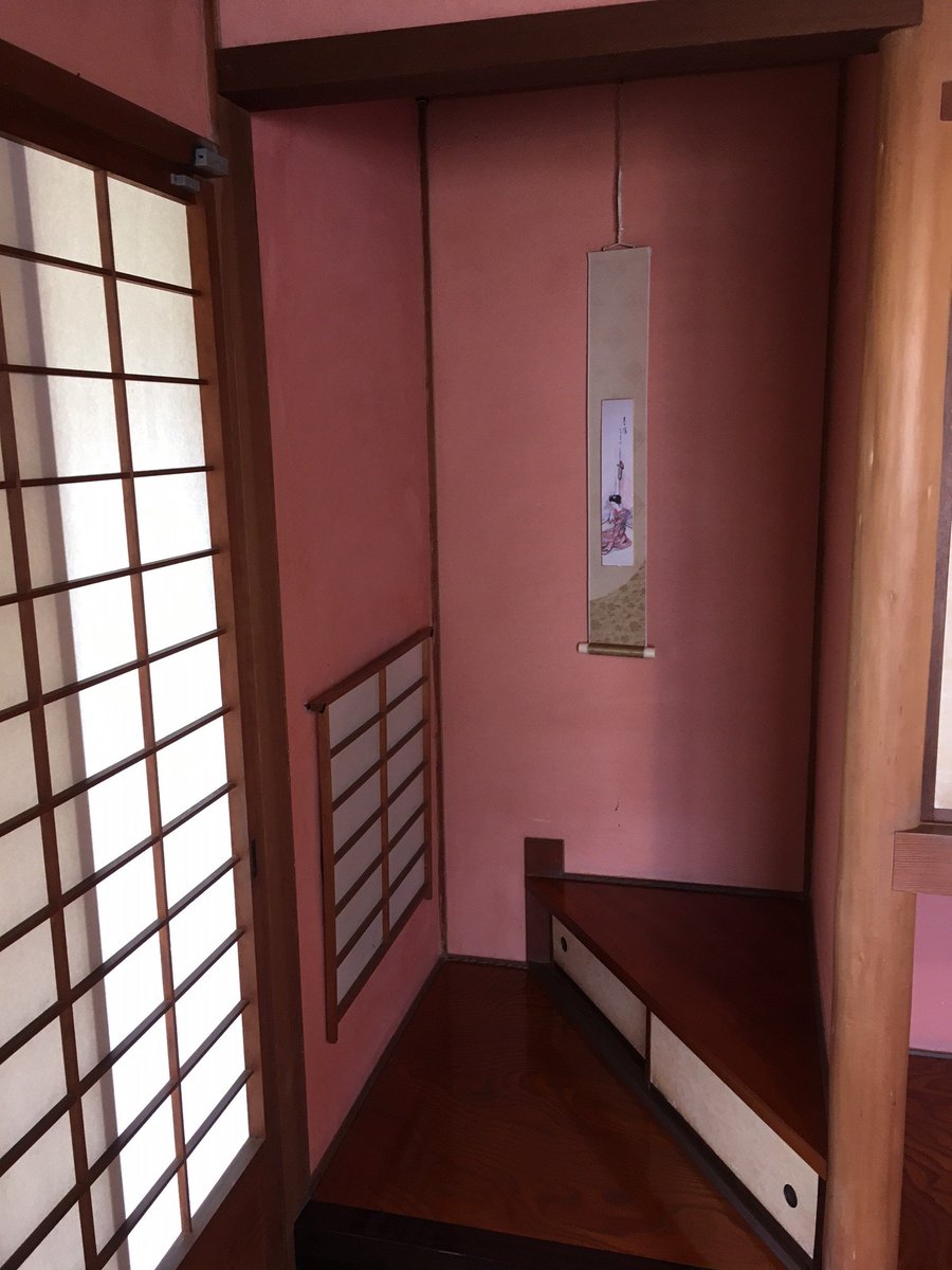 夢二郷土美術館 公益財団法人 両備文化振興財団 夢二生家 少年山荘 七つのミステリー その六 ピンク色の和室 少年山荘 和室の壁の色はなぜかピンク色になっており お客様から カワイイ とご好評頂いております 和室の壁がピンクというと奇抜な 夢二郷土美術館 公益財団法人 両備文化振興財団 夢二生家 少年山荘 七つのミステリー その六 ピンク色の和室 少年山荘 和室の壁の色はなぜかピンク色になっており お客様から カワイイ とご好評頂いております 和室の壁がピンクというと奇抜な