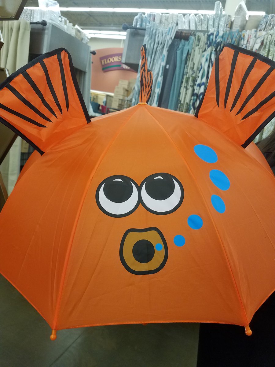 NikkiNINTR's tweet photo. @Glock35Gal Let's see. Orange skin. Butthole mouth. Tiny hands in the air. Hey, look familiar? #HatePumpkin #Trumpbrella https://t.co/cVSGiNAFaA