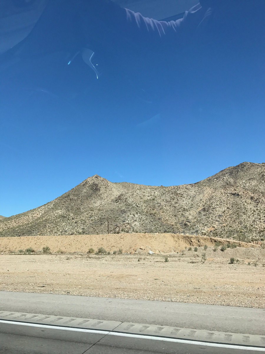 DPatzMLevFanCon's tweet photo. And more desert. #DPatzMLevFanCon2017WestCoast #DayFour #JimInstead https://t.co/ijnkXYQ4tL