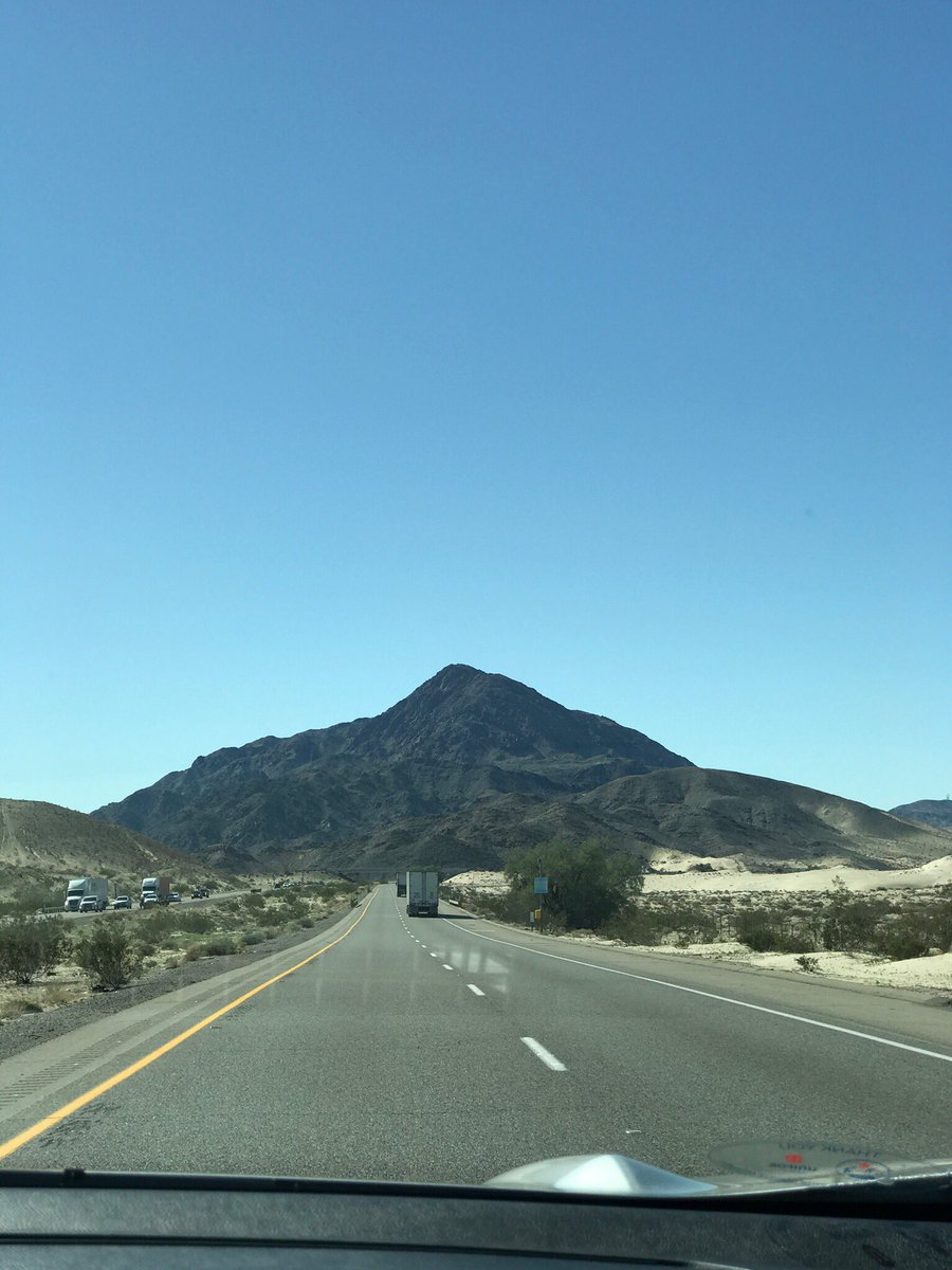 DPatzMLevFanCon's tweet photo. And more desert. #DPatzMLevFanCon2017WestCoast #DayFour #JimInstead https://t.co/ijnkXYQ4tL