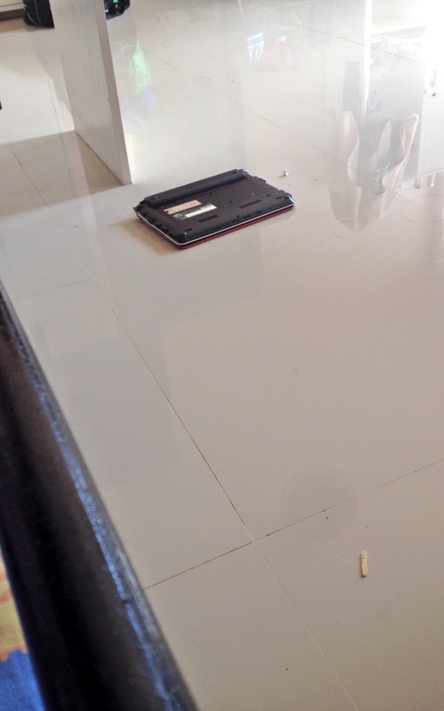JYPETVVICE's tweet photo. MY ROOMMATE'S LAPTOP FELL FROM THE FUCKING TOP BUNK https://t.co/lZ6l4OoUkx