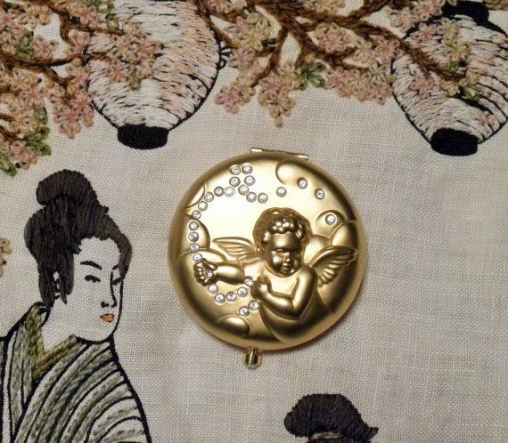 fieldsofvintage's tweet photo. #EsteeLauder Compact Angel / Gold Angel Mirror #goldcompact #vintagecompact #gokdangel https://t.co/A388e5XYzB #etsy https://t.co/nsIOsoWaFg