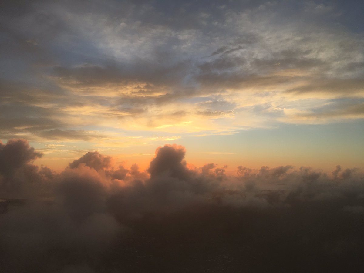 peytonfedler's tweet photo. getting up at 3 am, risking a $1,000 fine and climbing 4,000 stairs was well worth it for this view https://t.co/QShQhiM8pO