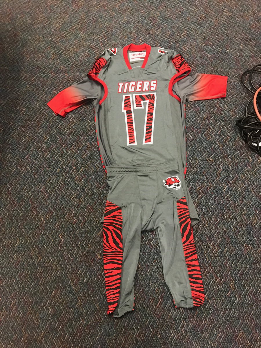 Equipment_Man's tweet photo. @AndrewJacksonHS Football is going to look sharp this season!
#RiddellSwag @RiddellSports #MotionFit #GoTigers 🏈🔥🐯 https://t.co/1FOEqe131x