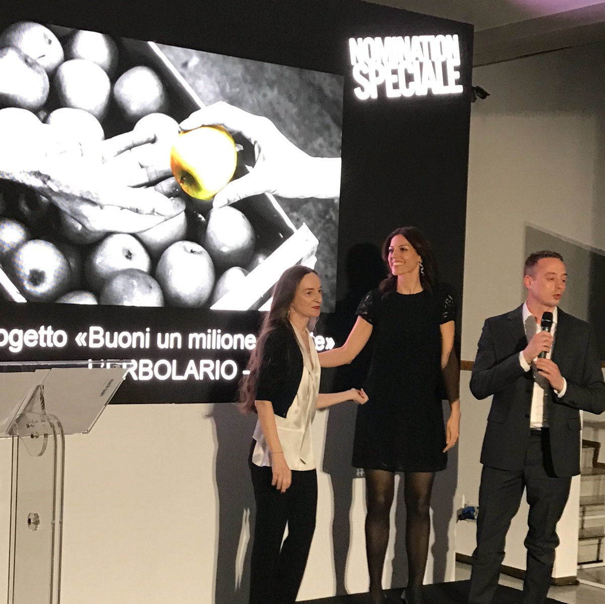 MarieClaire_it's tweet photo. Prix d’Excellence Italie: Nomination Speciale Premio Etico a Buoni Un Milione Di Volte di L’Erbolario @erbolarioita #mcpeb2017 https://t.co/LhB1pvGXv7