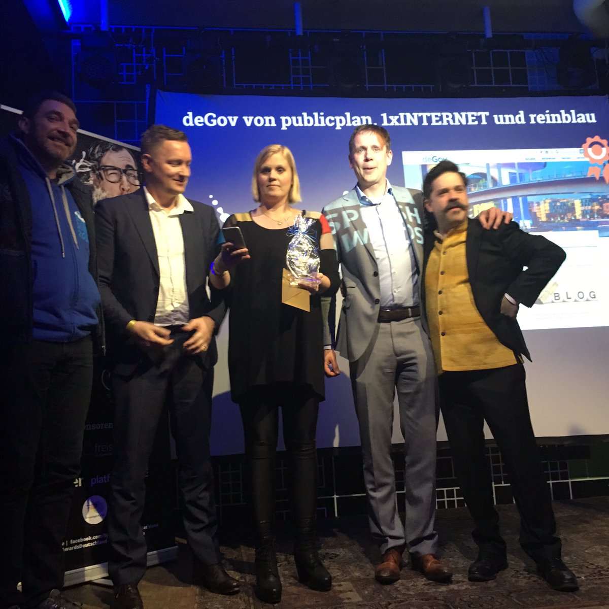 Engagement Preis ausgereicht durch <a href="/michelvanvelde/">michel van velde</a> auf den deutschen Drupal Splash Awards <a href="/SplashAwards_de/">Splash Awards Deutschland & Österreich 2024</a> @OneShoe <a href="/StiftungDrupal/">Stiftung Drupal</a>