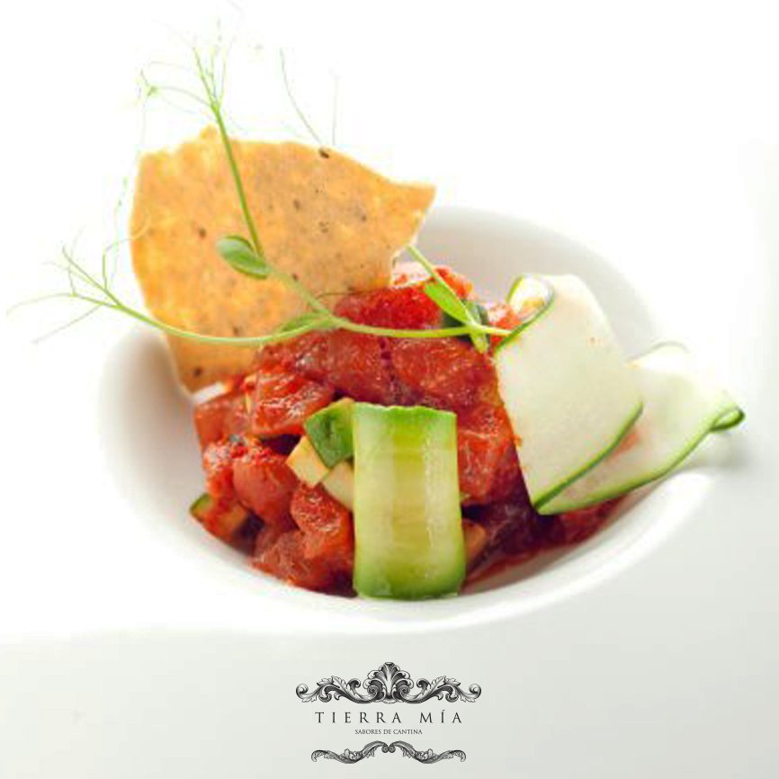 Te recomendamos una rica entrada, tártara de atún estilo birria con aceite de cítricos. #SaboresJalisco #Birria #Guadalajara #TierraMia