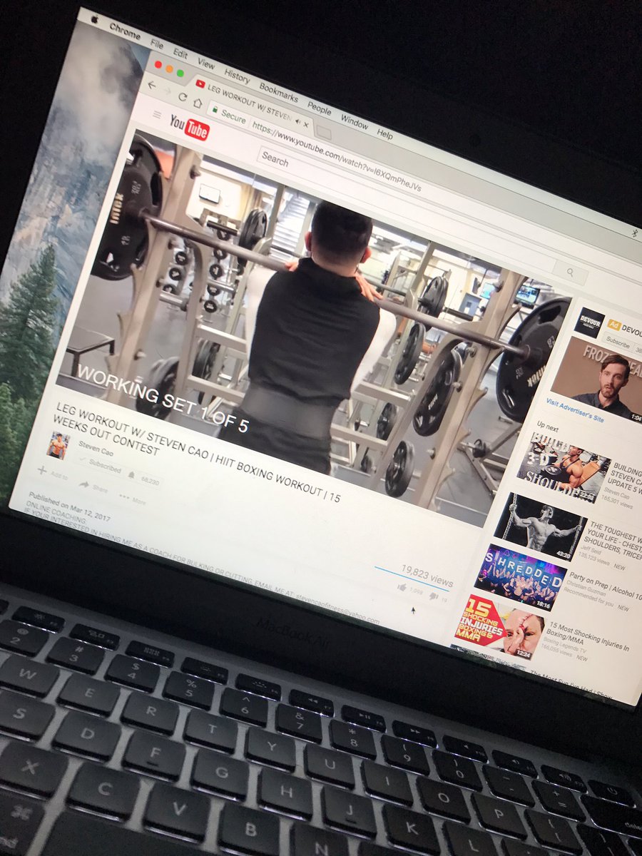 ItsNazty's tweet photo. How I get ready to lift. Watch some of my idols YouTube videos to get hyped up. @stevencao_ https://t.co/viNyV6CT42