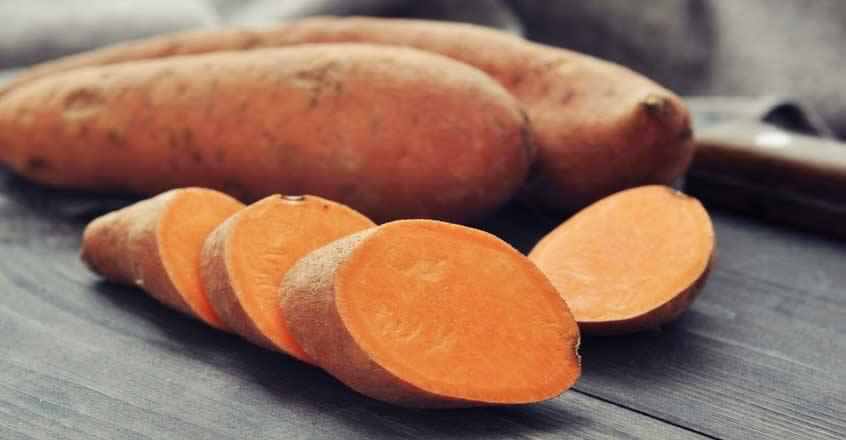 UTurnFitMake's tweet photo. #Tip 208 #BuildThatCore
A medium sweet potato contains 23 gm of carbs; helps in replenishing energy sources &amp; fuels muscle building process! https://t.co/v5GdRXISHt