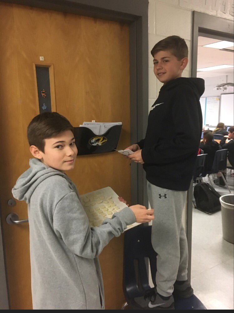 SouthernAMiddle's tweet photo. Happy Pi day! 3.14 Ss join together to create a display of the 1st 500 decimal places. #samstigerpride πβοΈ https://t.co/EZbqQP5ICS