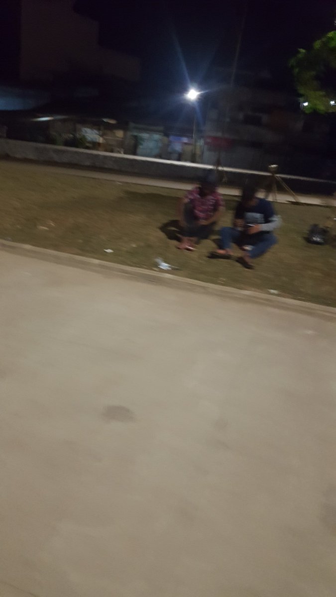DPO_polisi's tweet photo. Perlu di perbanyak tempat duduk ( kursi Taman) @kalijodoh 
Biar rumput aman. @basuki_btp @DKIJakarta @Dinas_LHdki @BinaMargaDKI https://t.co/ejNuBaKevu