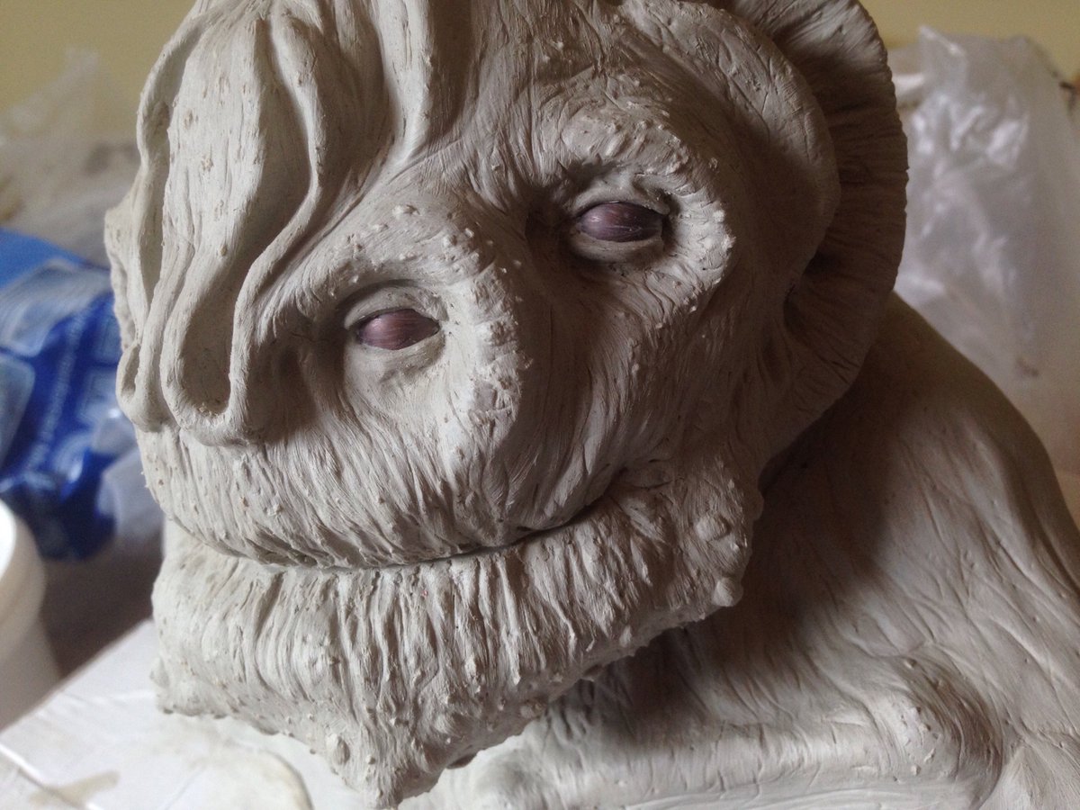 ThatDarkBunny's tweet photo. Some pics that show the process for creating Sid. #characterdesign #scifi #sculpture  #alien  #kaiju #starwars #cosplay #scifiart #artist https://t.co/Z4K8TP1gmS