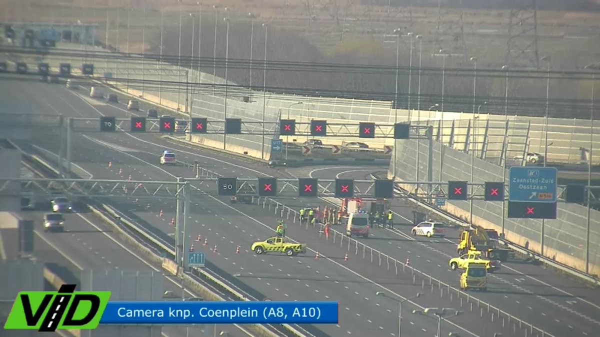 RWSverkeersinfo's tweet image. Dit zie je echt zelden: een lege #A8 bij Amsterdam. Midden in de avondspits. Niet best dus...