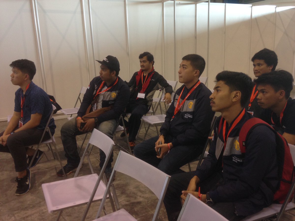 [DAY 1 SEMA 17]

Today's update, first thing after registration, safety briefing!
#makethefuture #shellecomarathon