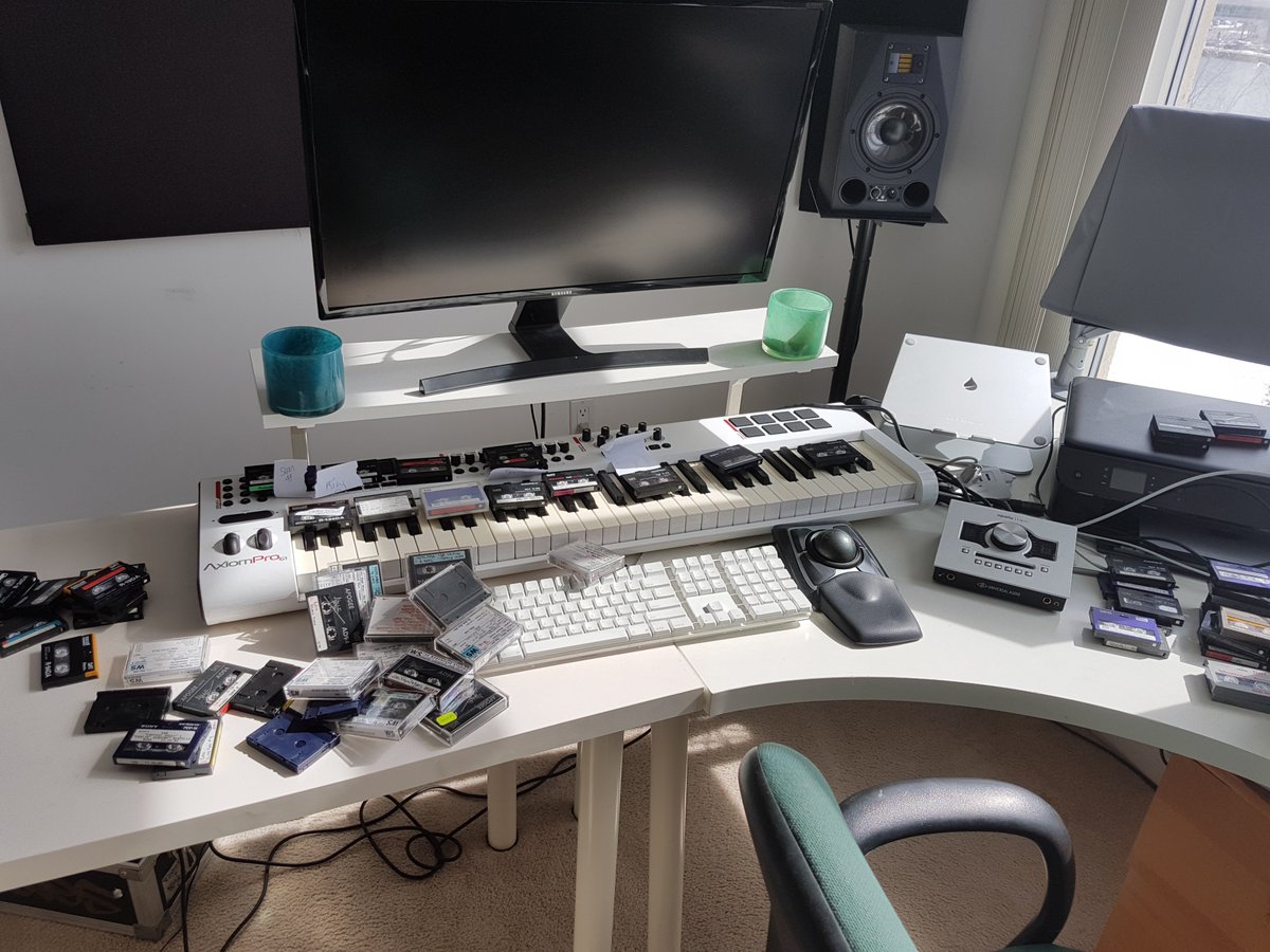 Going thru bags of old dats. At least two albums worth of unreleased stuff i'm gonna put out before endo summer. All typical rediculous Len😀