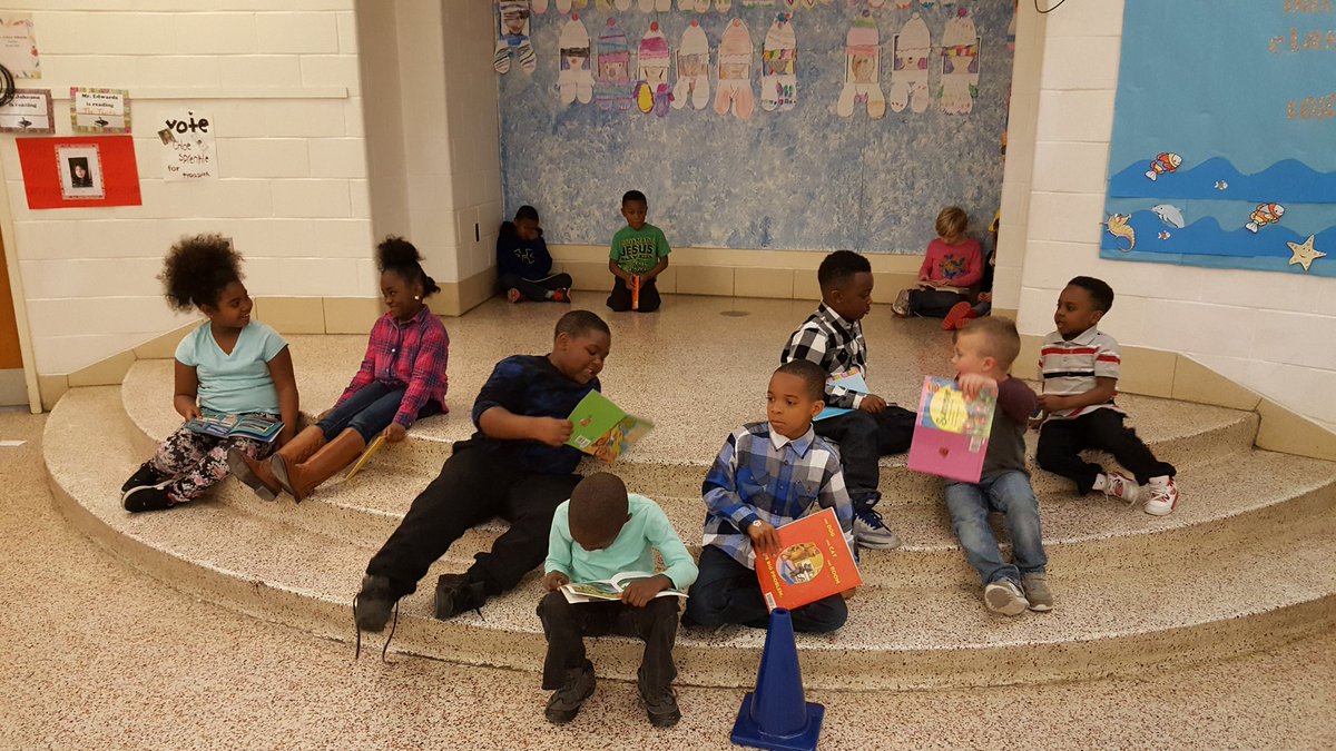 kmroseberry's tweet photo. 2nd grade Reading buddies with kindergarten...
#FisherFlamingos #WeAreRPS https://t.co/AwrLAVp5m7