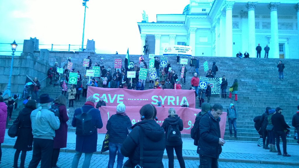 Wow! We ran into another #demonstration in #Helsinki #SaveSyria #Solidarity #RightToLive  #StopWarNotPeople
