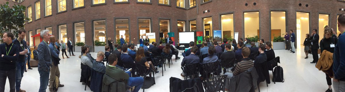 peterlindersNL's tweet image. Zo dadelijk eind pitches #slimmestad    Challenge 2017 #ictcommunity @shertogenbosch @Essent @SPARK_Campus