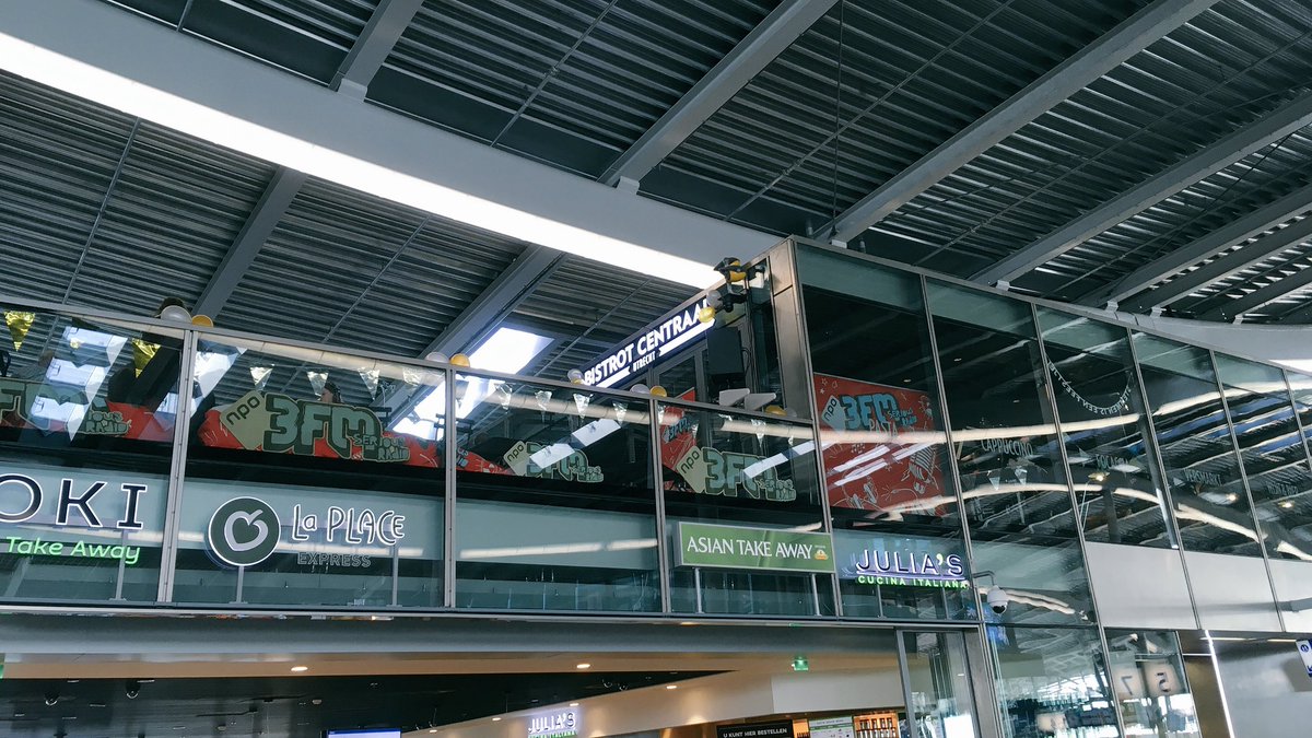EllenHensbergen's tweet photo. Ik werk vandaag op Utrecht CS, naast het leukste stembureau van Nederland en boven de pasta's. #3FM #stemdan #hup https://t.co/tbnCIYXkOO