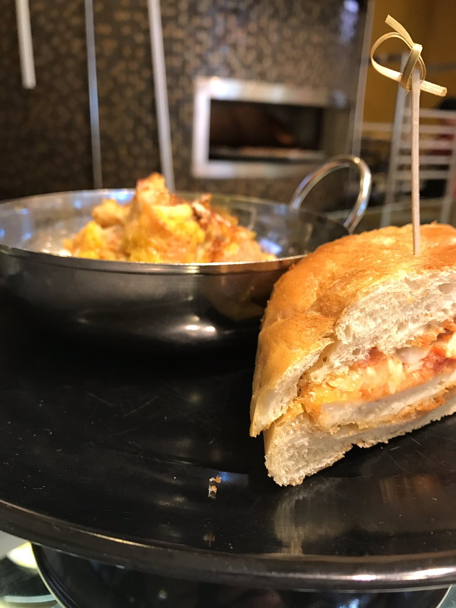 joecacc677's tweet photo. @BUDiningService Chicken Parm and Caramel Apple Bread Pudding #baestate https://t.co/rB7U3jJiPA