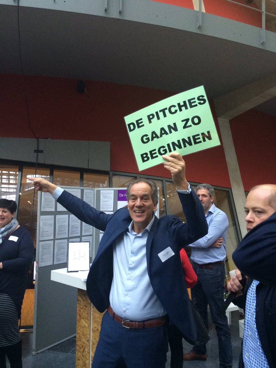 ictcafedenhaag's tweet photo. Lets go! De pitches gaan beginnen #ICT070 https://t.co/iDxAEjdX8u