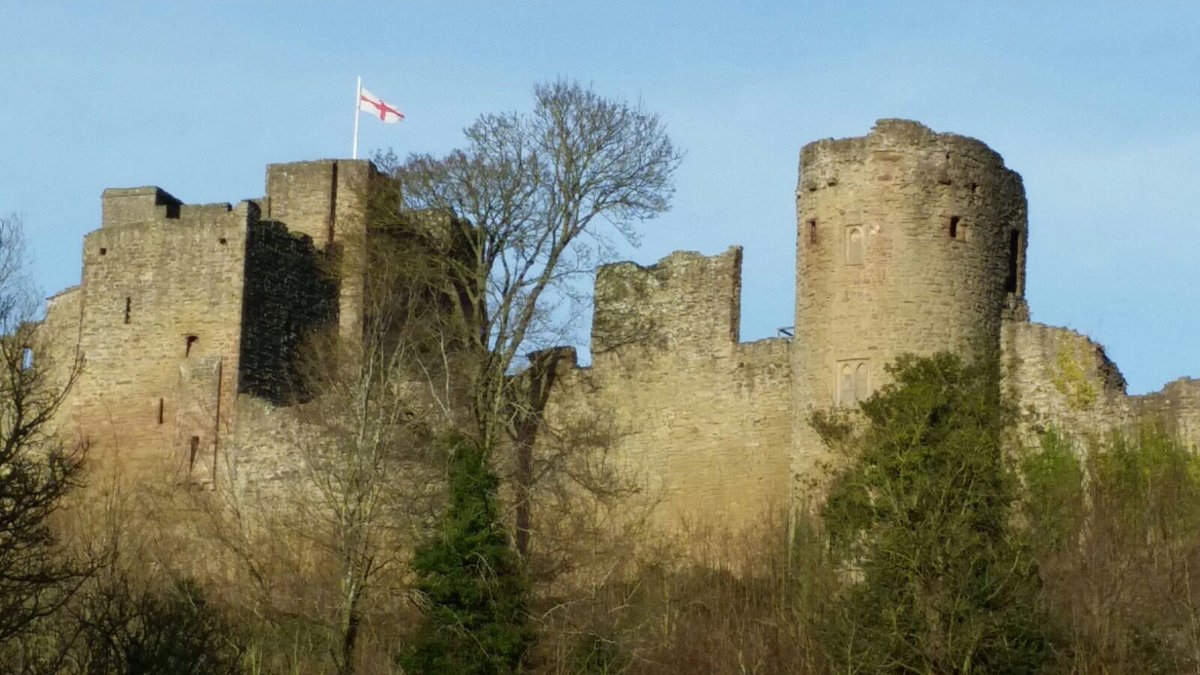 DCILudlow's tweet photo. We 💛 spring time in #Ludlow @LudlowWatch @LudlowCastle1 https://t.co/AZRlljHXss