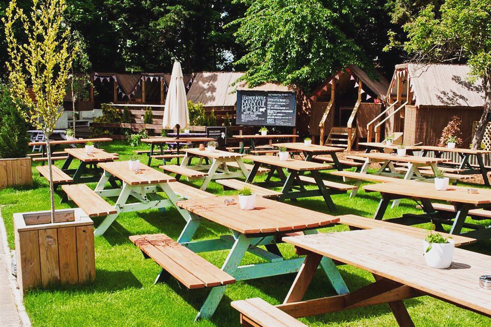 WhatBarAI's tweet photo. @leather_bottle.5 min walk from Earlsfield Station.300 year old #pub. Grab a drink and order some food,catch the ☀️in the huge beer garden. https://t.co/E018ttN3Qj