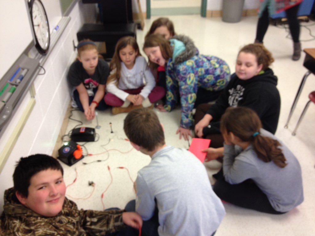 ssmithstc's tweet photo. Surprise visit @edgar_murray from Mr. Kindel for Science Wednesday fun with Mr. Geisert for open &amp; closed circuits! @MrsBergesClass #stcr13 https://t.co/fVjjQ6M70x
