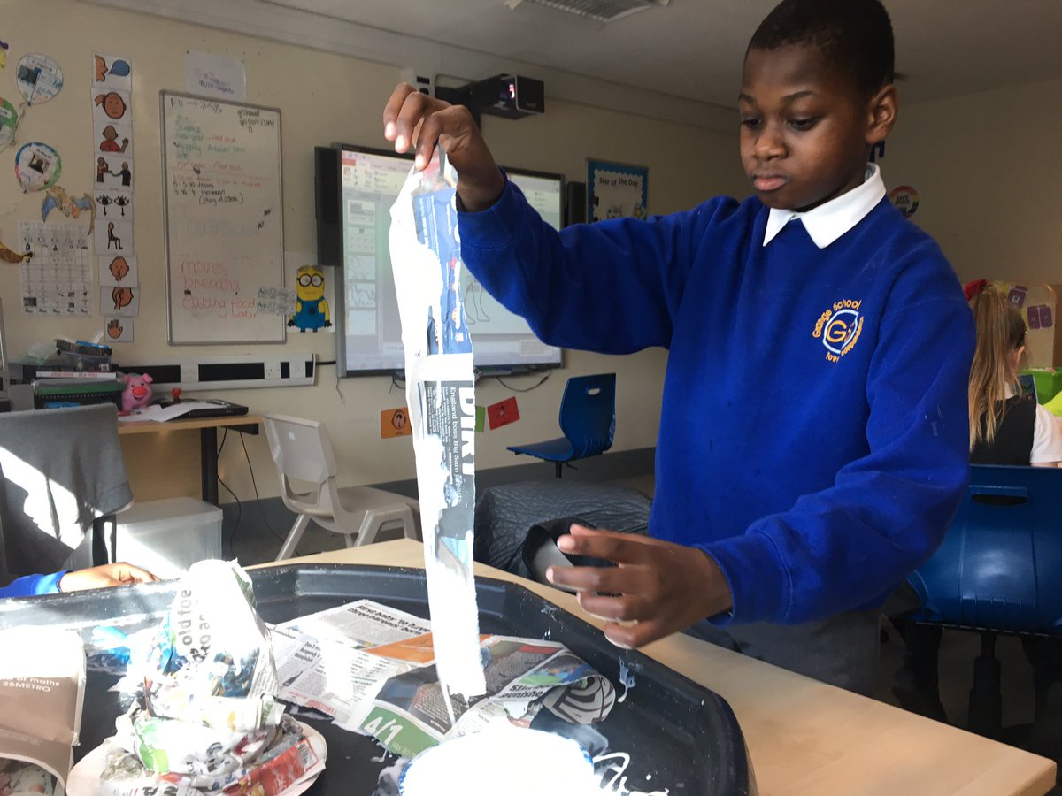 GrangeHannah1's tweet photo. Dinosaur arts and crafts βοΈππ #messy #volcanomaking #dinoworld https://t.co/iTyiscSnww