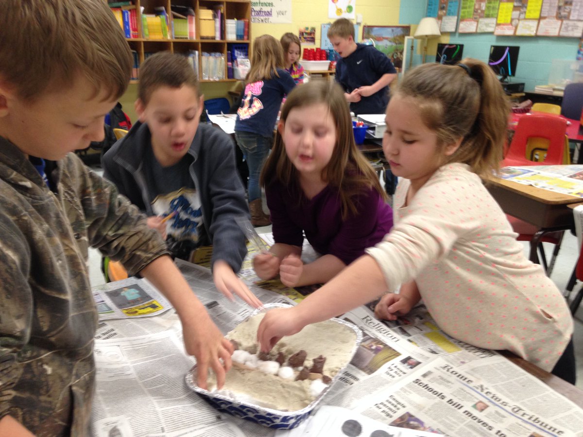#Floydpln <a href="/FloydCoSchools/">Floyd County Schools</a> #csestem <a href="/Tself_Principal/">Trina Self</a> 3rd grade planning how to keep their beaches from eroding.