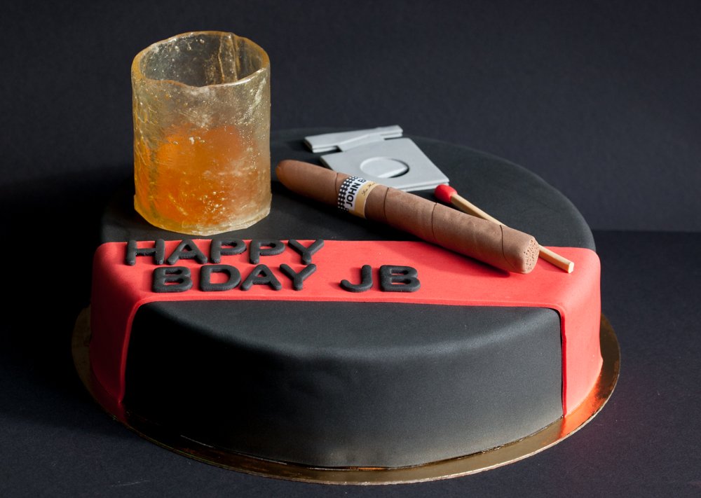 Lyona Cakes Birthday Man Loved Whisky Cohiba Cigars We Surprised Him With A Sugar Glass His Name On The Cigar Whiskycake Cigarcake Whiskycake T Co Htipcxcdr1