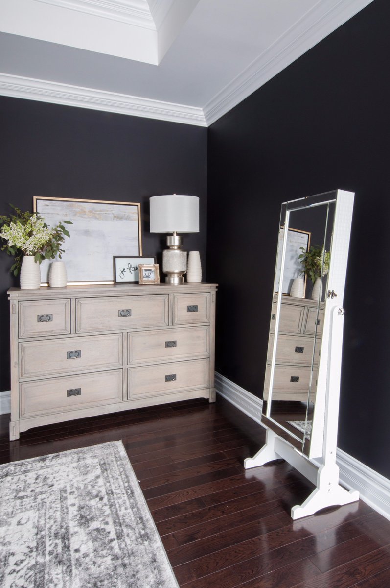 WayfairCanada's tweet photo. We helped @ByAngelaPrice redo her master suite into a cozy, romantic retreat for her and @CP0031! https://t.co/9hO4kqmayA #WayfairRoomover https://t.co/5vh8JPBcSD