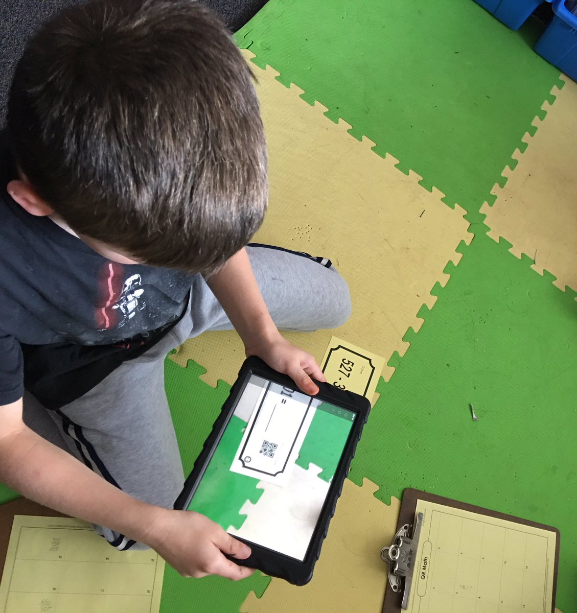 MsMacJack's tweet photo. Using our iPads to solve 2 & 3digit subtraction equations! #findingthedifference #ungroup #qrcodes #IXL #doceri #sillyinsecond #phesbulldogs https://t.co/MJLVCoZ8PH