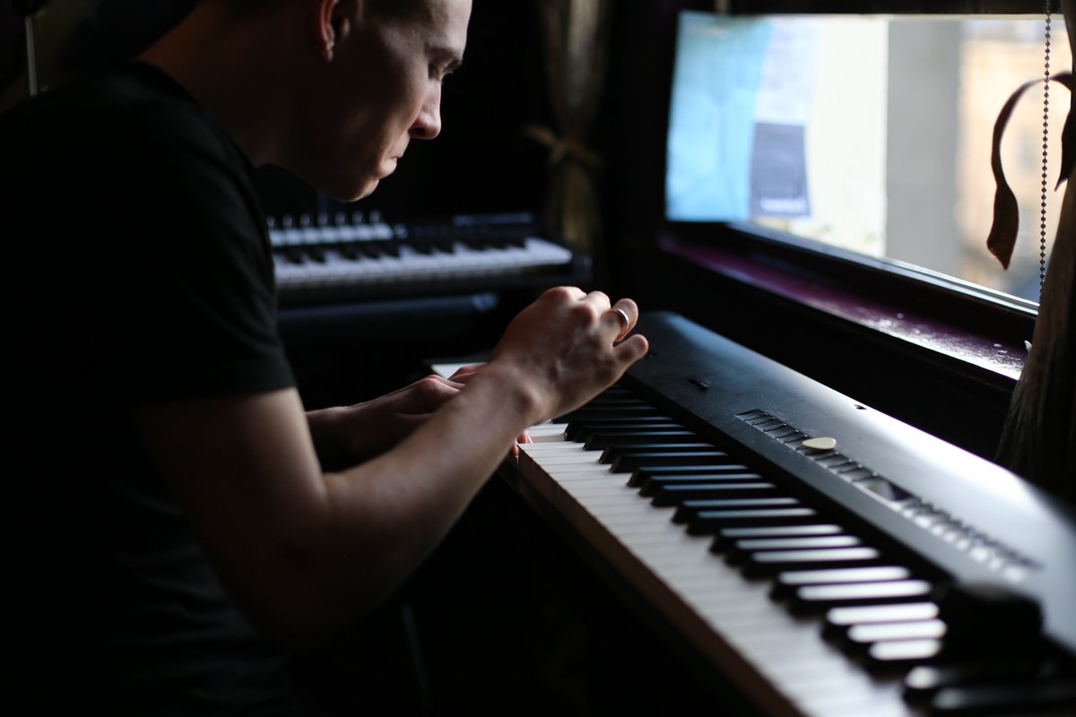 pro7ectmusic's tweet photo. The #songwriting groups are busy tracking #vocals and working on #basslines #pro7ect #musicproduction #Brighton https://t.co/V8qbC1fhKR
