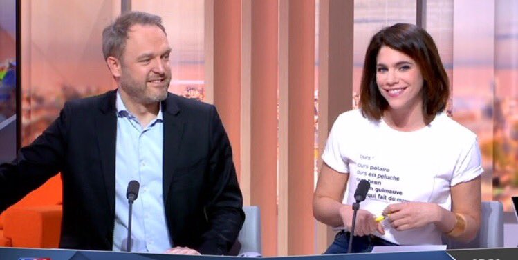 JuliaMolkhou's tweet photo. Au programme demain matin les le nouvel album de @lorde et mon avis sur le film #LEmbarrasDuChoix ... a demain! #LCI @LCI #Lamatinale https://t.co/xxkHii3cJU