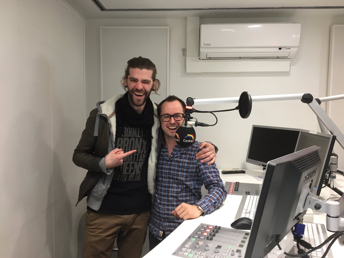 Dä Mah esch Radio!!! Danke <a href="/pluair/">Philipp Lustenberger</a> för dä cooli Biitrag uf <a href="/radiocentral_ch/">Radio Central</a>