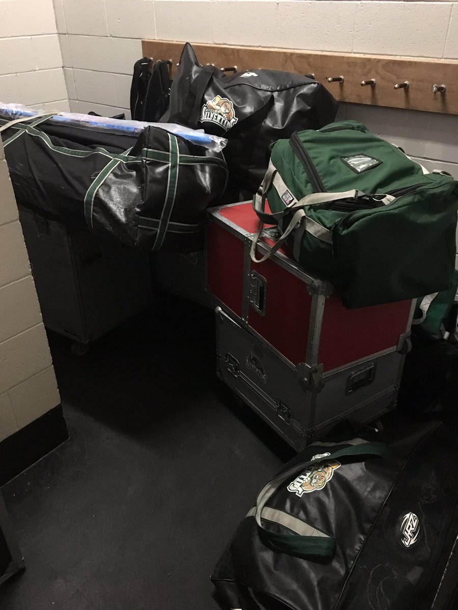 When <a href="/jamesstucky/">James Stucky</a> is always showing off his late night work but you beat him to the rink in the morning....<a href="/WHLsilvertips/">Everett Silvertips</a> #FakeNews