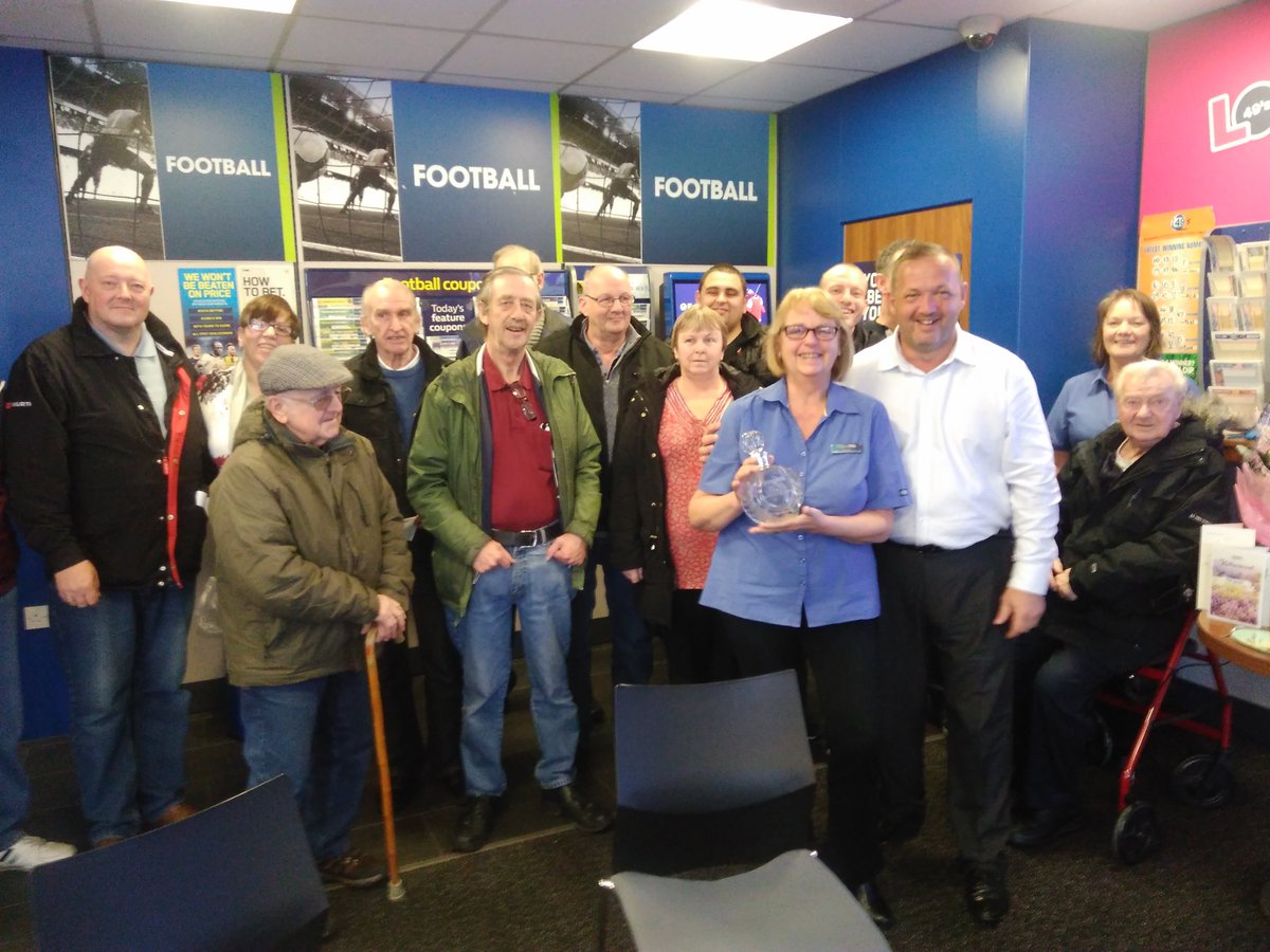 Laura Smith retires from our business after 28 fun packed yrs, great send off from her team &amp; customers at Eaves Lne <a href="/gharropwh/">Gareth Harrop</a>. <a href="/WHregion6/">Region 6</a>