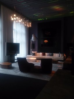 uschilieblpr's tweet photo. Zu Besuch im @SofitelMunich - wir sind verliebt! #sofitel #munich #münchen #bayerpost #meeting #agenylife #PublicRelations https://t.co/ETj11thdp7