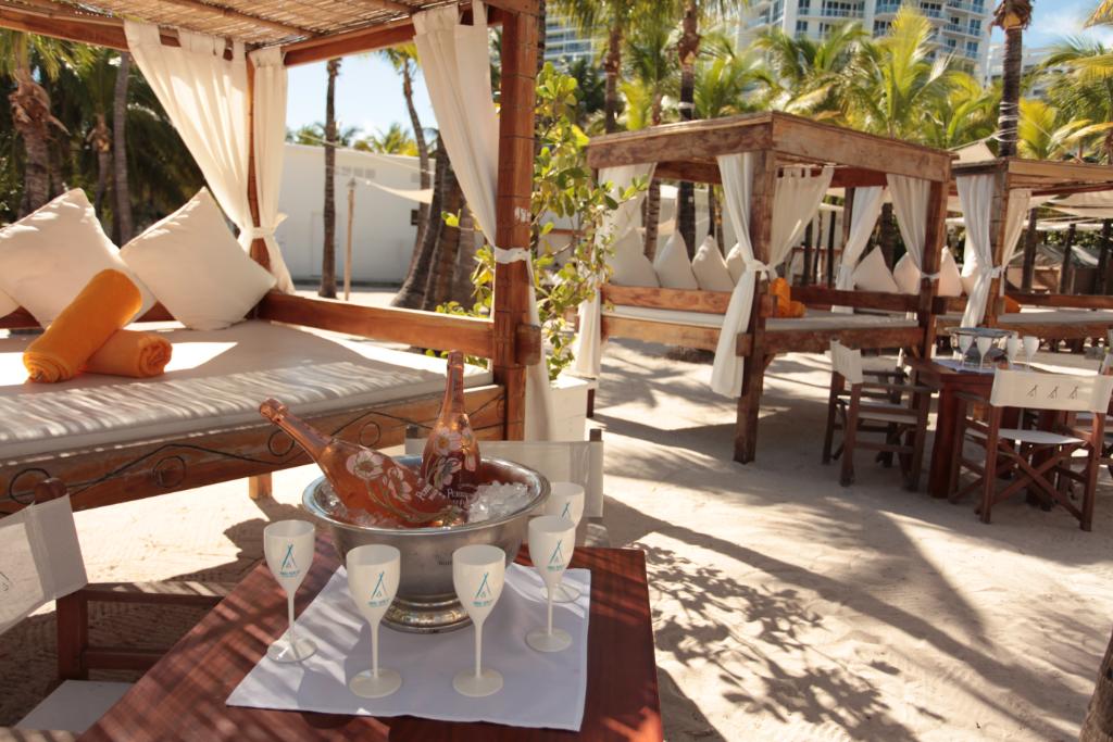 OpenTable_miami's tweet photo. Starting 3/21 head to @NikkiBeachMiami for #MMW2017 and enjoy live music with oceanfront views. https://t.co/hHf8oDGFXp #Miami #reservations https://t.co/dUORYIq2lG