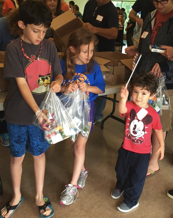 How to teach #kids about giving back! ow.ly/S3666 #parents