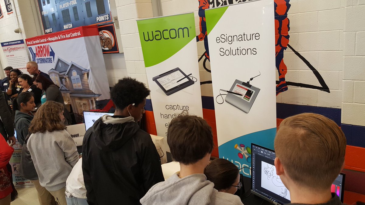 larrytorri's tweet photo. Having a blast seeing all the amazing artists at #NSCHS with #wacom supporting #SSEFGA https://t.co/bHvtbr8R2p