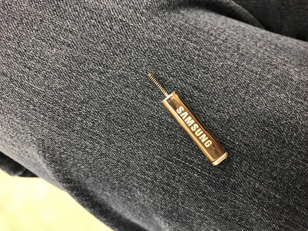 EmiJenk's tweet photo. @SamsungSupport 2 recalled phones and now a broken stylus w/in a year. Come Feb #GoodbyeSamsung , #HelloMoto or maybe even #BackToApple https://t.co/Vj4u4twBNq