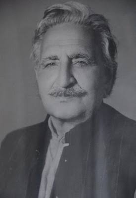 Sherson99's tweet photo. خدایه شکر چي پيدا دی له دی قام کړم
د پښتون د نر وجود دی یو اندام کړم

#RememberingGhaniKhan https://t.co/Bk38bNJzdm