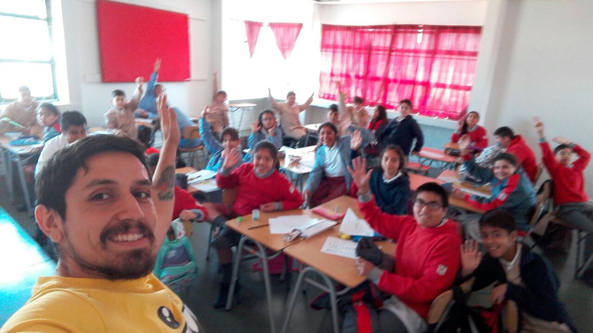 ¡Gran noticia para Quillota! Comenzaron las charlas educativas de #Ecoladrillos por <a href="/KyklosChile/">Kyklos</a> ¡Mira las fotos! goo.gl/rlENfK