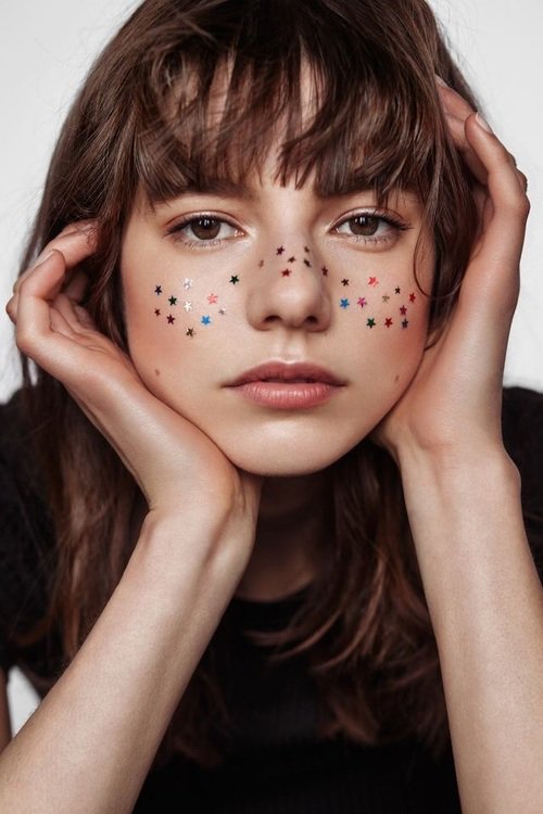 cohorted's tweet photo. Star freckles ✨ 🌟 #MakeUpTrend2017 https://t.co/IKh2MXnMnL