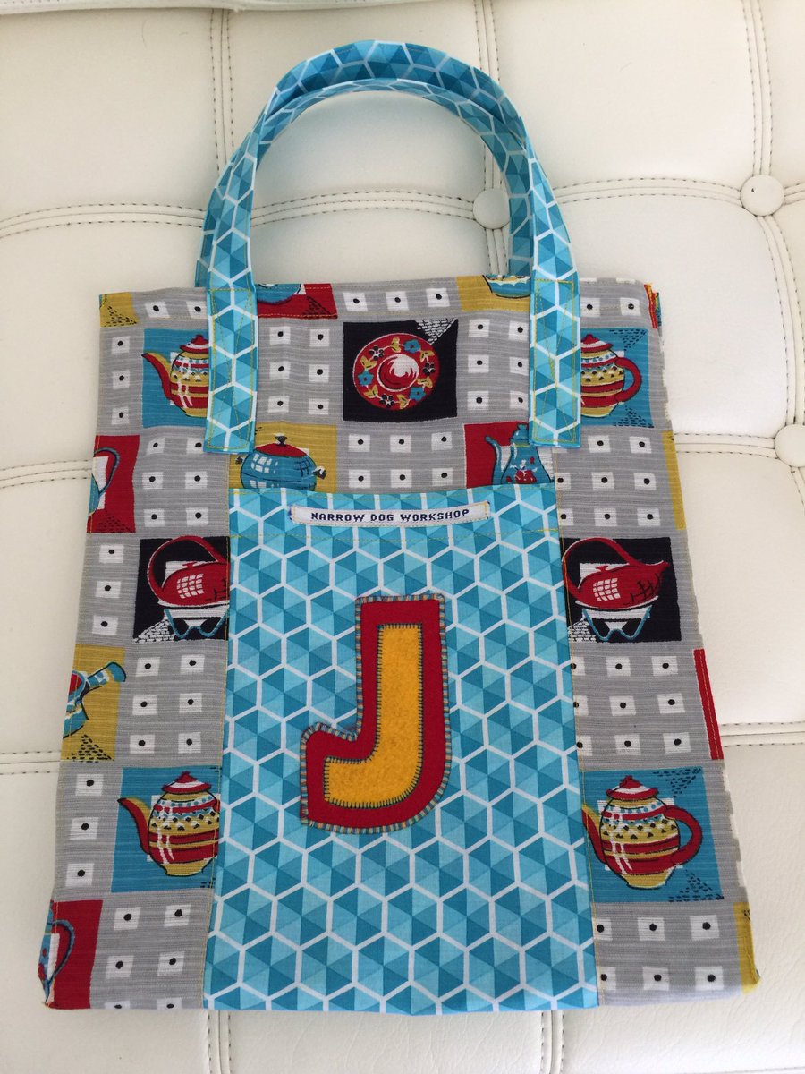 FleeWhippet's tweet image. Mums going bright with the bags &amp;amp; things. #blinding