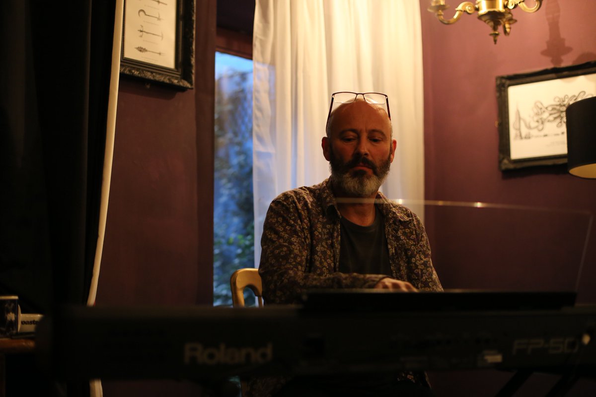 pro7ectmusic's tweet photo. Day 3's #Songwriting Circle are doing a final #rehearsal before the live performance #pro7ect #music #musicproduction #recording #Brighton https://t.co/mismsYBxNn
